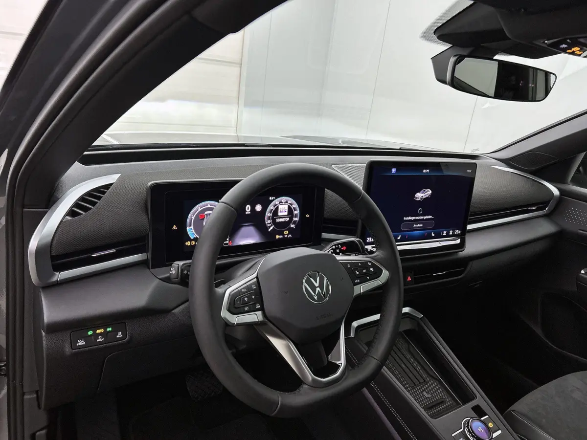 1.5 eTsi Style First Edition 116 PK Automaat | Panoramaschuif-kanteldak | Black style | Navigatie | Apple Carplay draadloos | Android Auto draadloos | IQ Lights | Camera | Ruiten getint | 18