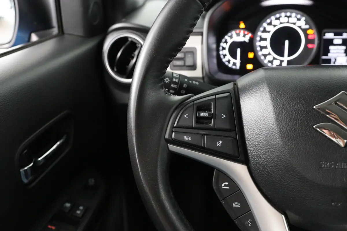1.2 Smart Hybrid Style | Camera | Climate Control | Stoelverwarming | Lichtmetalen velgen | Keyless Start | Navigatie