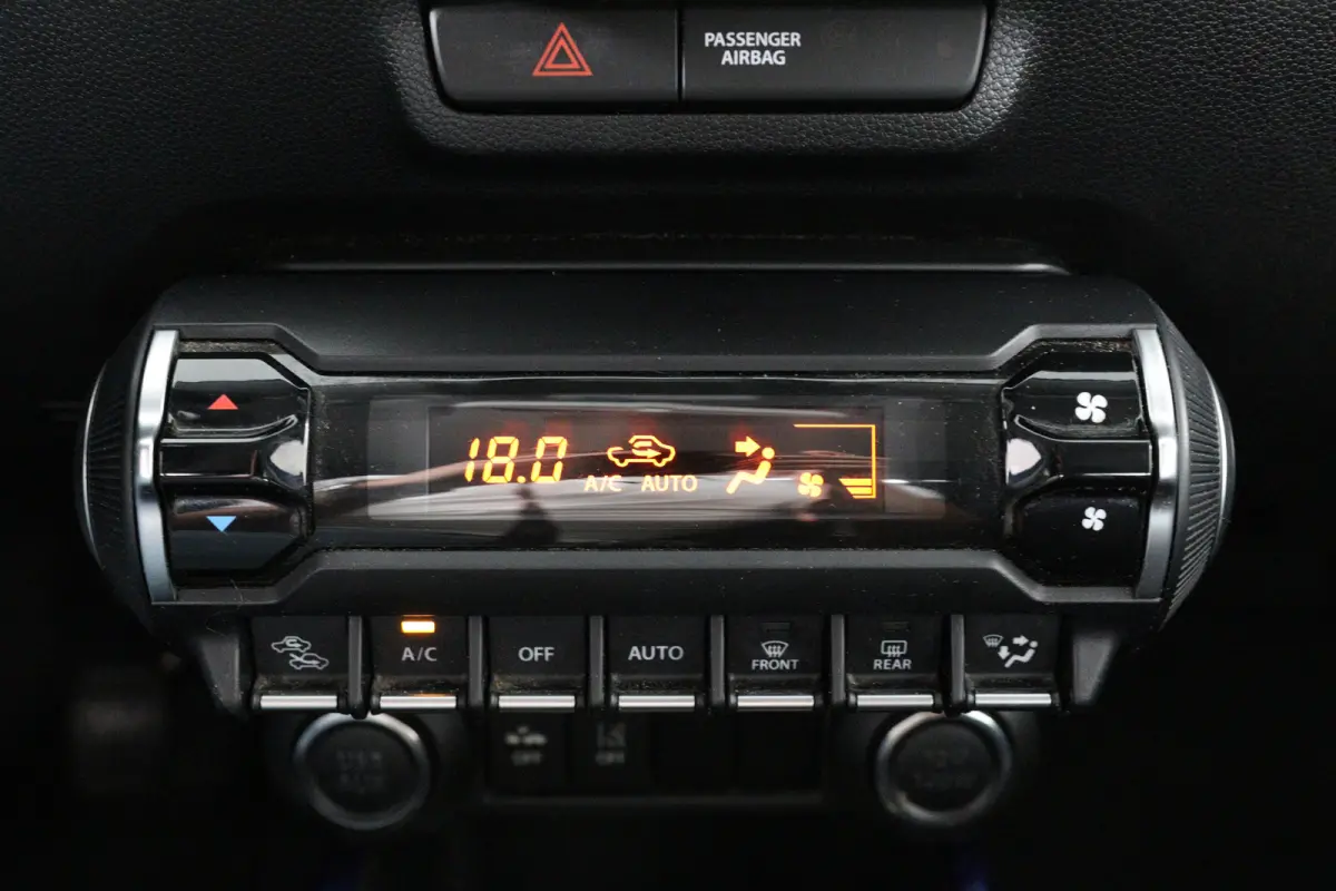 1.2 Smart Hybrid Style | Camera | Climate Control | Stoelverwarming | Lichtmetalen velgen | Keyless Start | Navigatie