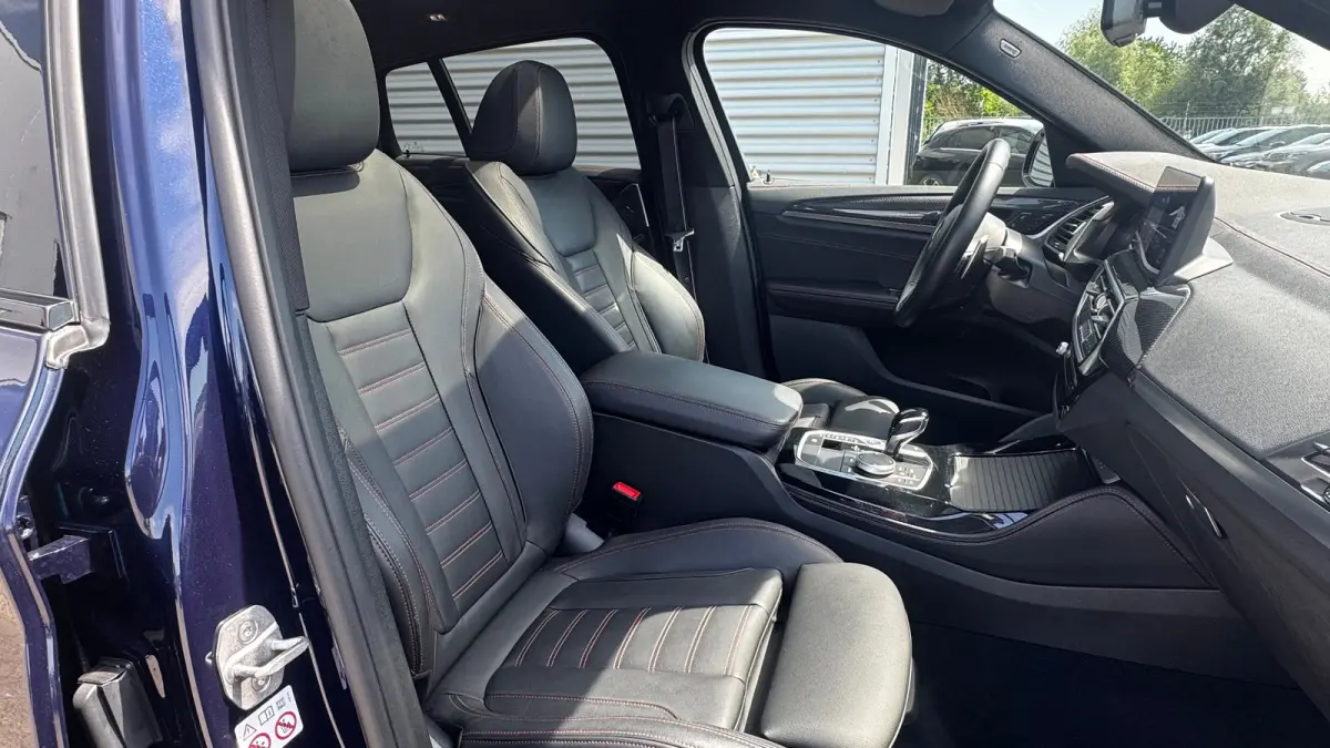 XDRIVE20I 245PK BUSINESS EDITION PLUS M-SPORT AUTOMAAT / NAVI / LEDER / LASER-LED / CLIMA / 19" LMV / PANO. DAK / KEYLESS / CAMERA / ELEK. TREKHAAK / ORG. NL. / ADAPT. CRUISECONTROL / WINTER
