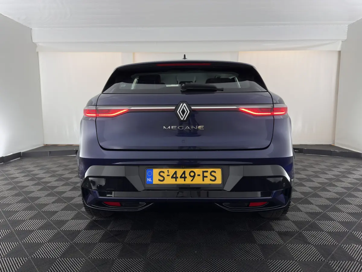 EV60 Optimum Charge Evolution [3-Fase-22kW] {SoH-91%} (INCL-BTW) Aut. *HEATPUMP | FULL-LED | CAMERA | LANE-ASSIST | KEYLESS | NAVI-FULLMAP | CARPLAY | COMFORTSEATS | DIGI-COCKPIT | ECC | PDC