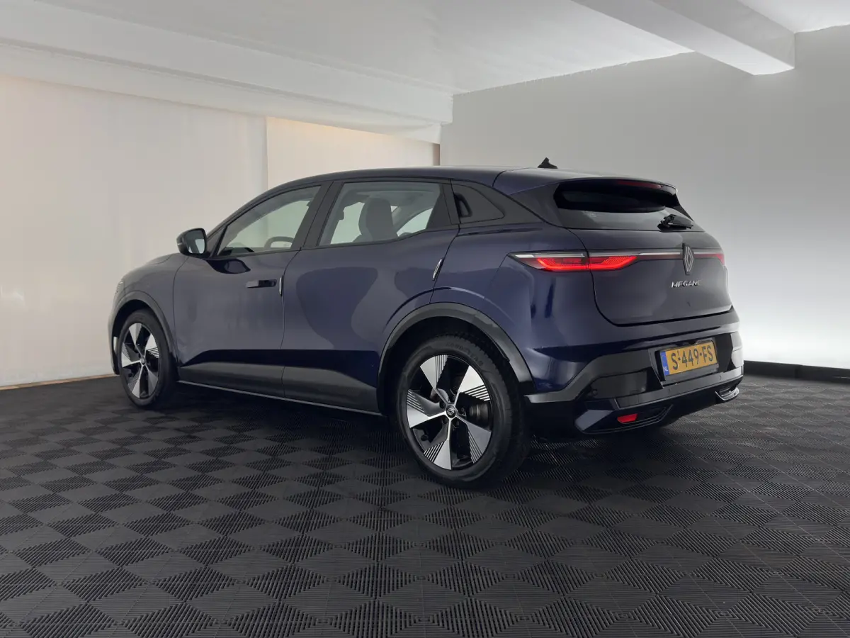 EV60 Optimum Charge Evolution [3-Fase-22kW] {SoH-91%} (INCL-BTW) Aut. *HEATPUMP | FULL-LED | CAMERA | LANE-ASSIST | KEYLESS | NAVI-FULLMAP | CARPLAY | COMFORTSEATS | DIGI-COCKPIT | ECC | PDC