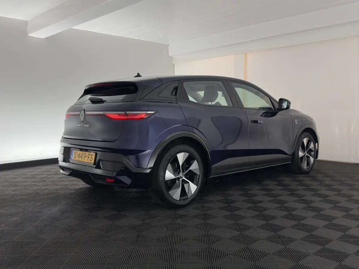 EV60 Optimum Charge Evolution [3-Fase-22kW] {SoH-91%} (INCL-BTW) Aut. *HEATPUMP | FULL-LED | CAMERA | LANE-ASSIST | KEYLESS | NAVI-FULLMAP | CARPLAY | COMFORTSEATS | DIGI-COCKPIT | ECC | PDC