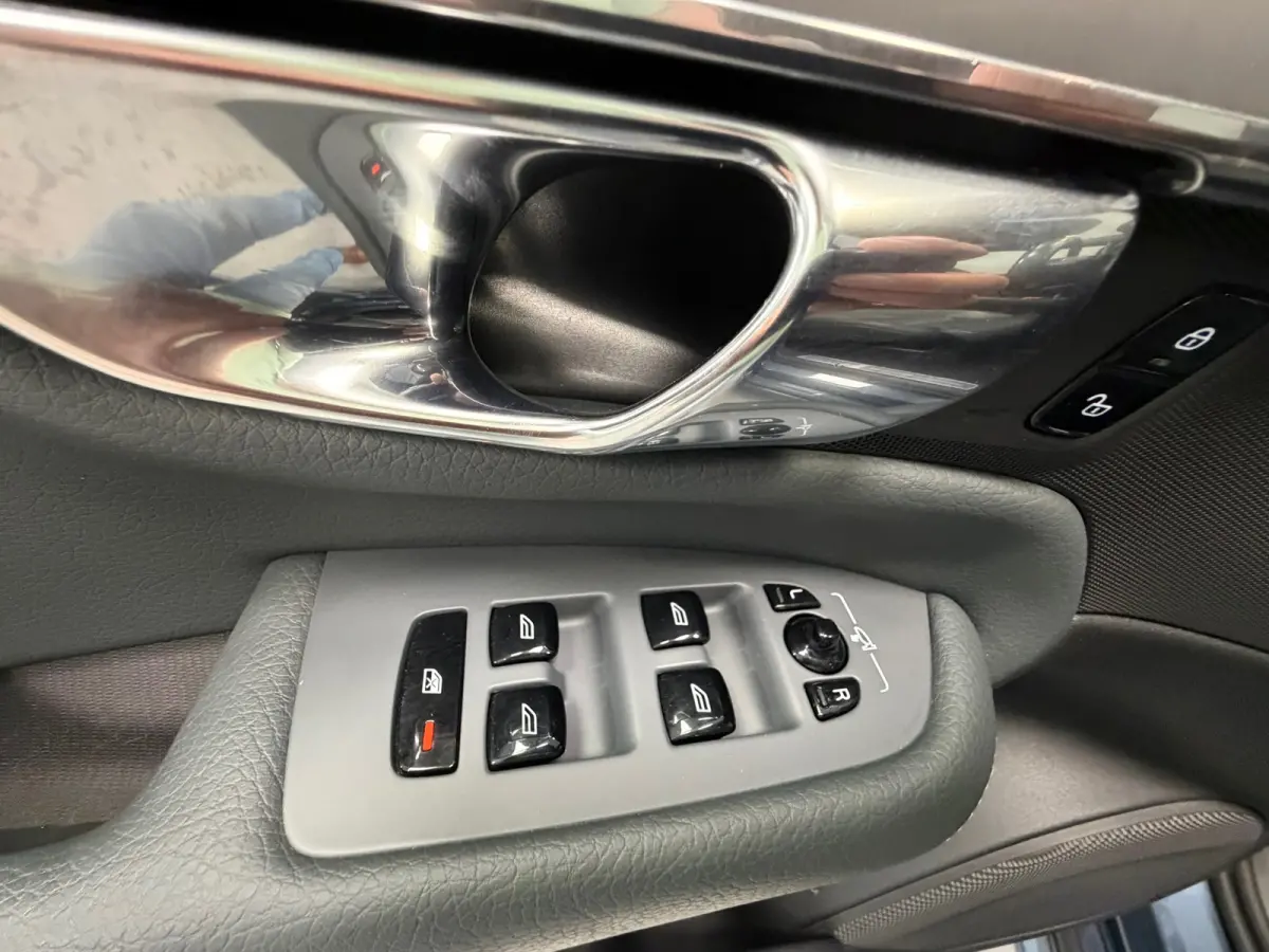 2.0 T8 Recharge AWD R-Design | PANODAK | LEER | HUD | 7 persoons |