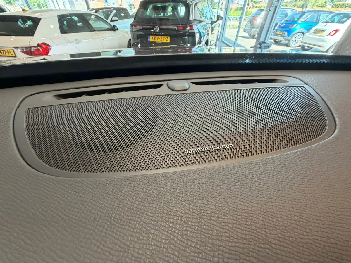 2.0 T8 Recharge AWD R-Design | PANODAK | LEER | HUD | 7 persoons |