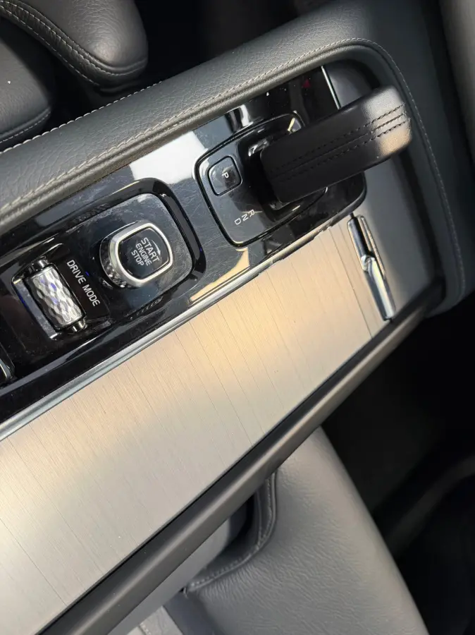 2.0 T8 Recharge AWD R-Design | PANODAK | LEER | HUD | 7 persoons |