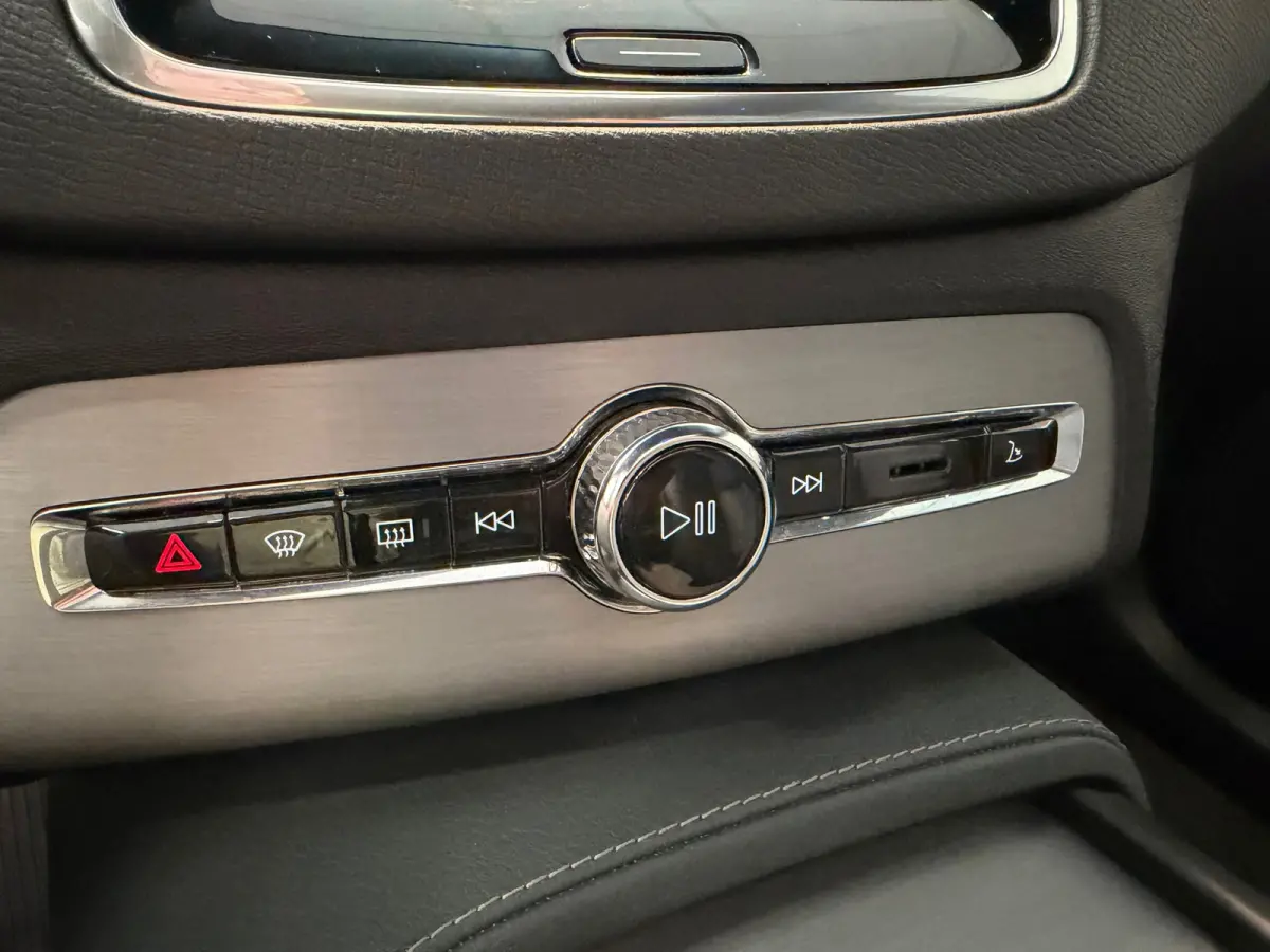 2.0 T8 Recharge AWD R-Design | PANODAK | LEER | HUD | 7 persoons |