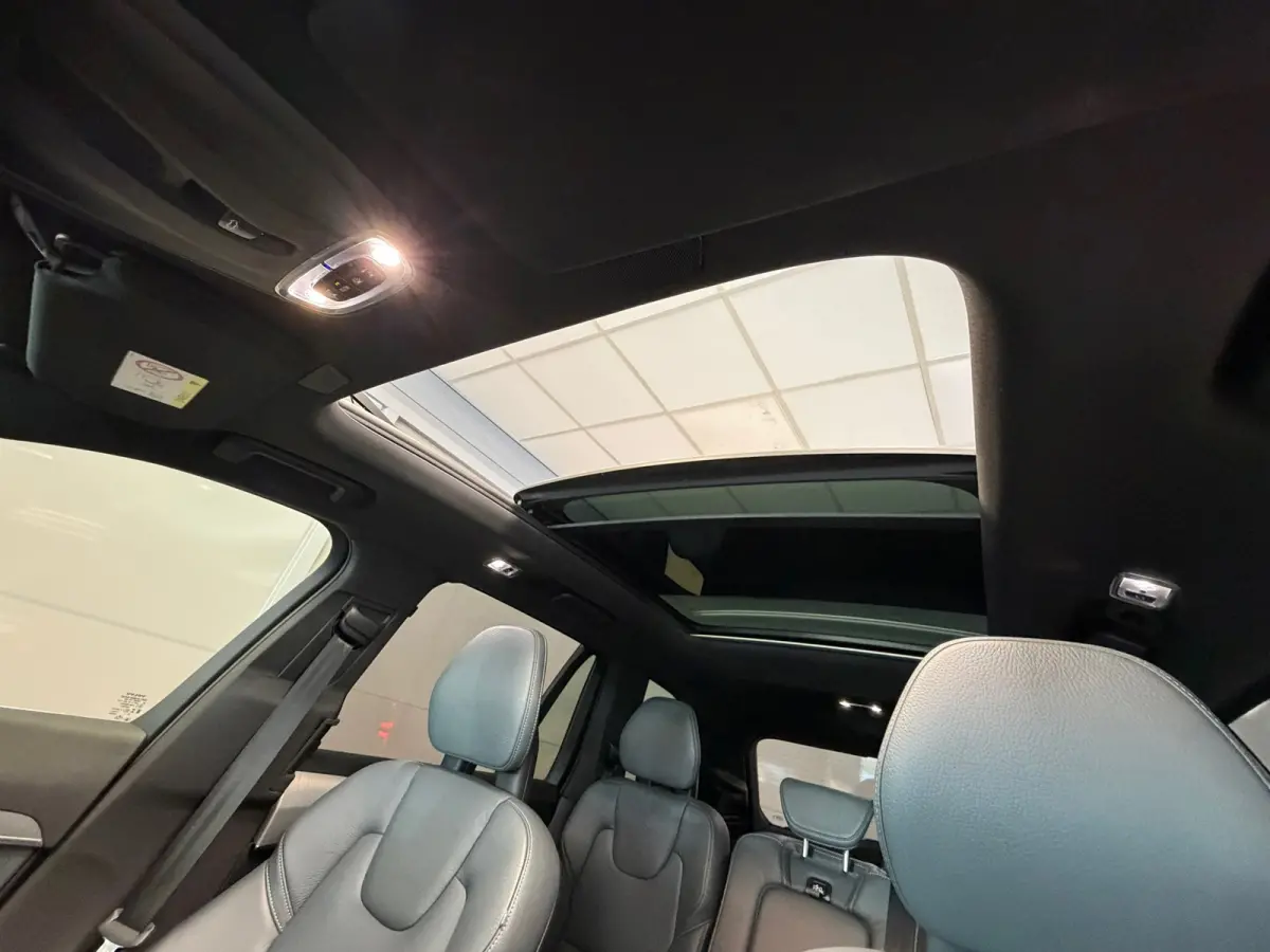 2.0 T8 Recharge AWD R-Design | PANODAK | LEER | HUD | 7 persoons |