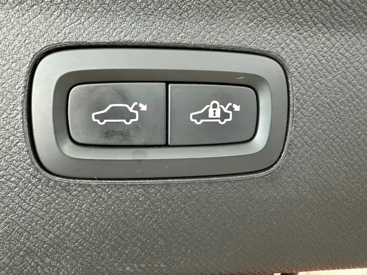 2.0 T8 Recharge AWD R-Design | PANODAK | LEER | HUD | 7 persoons |