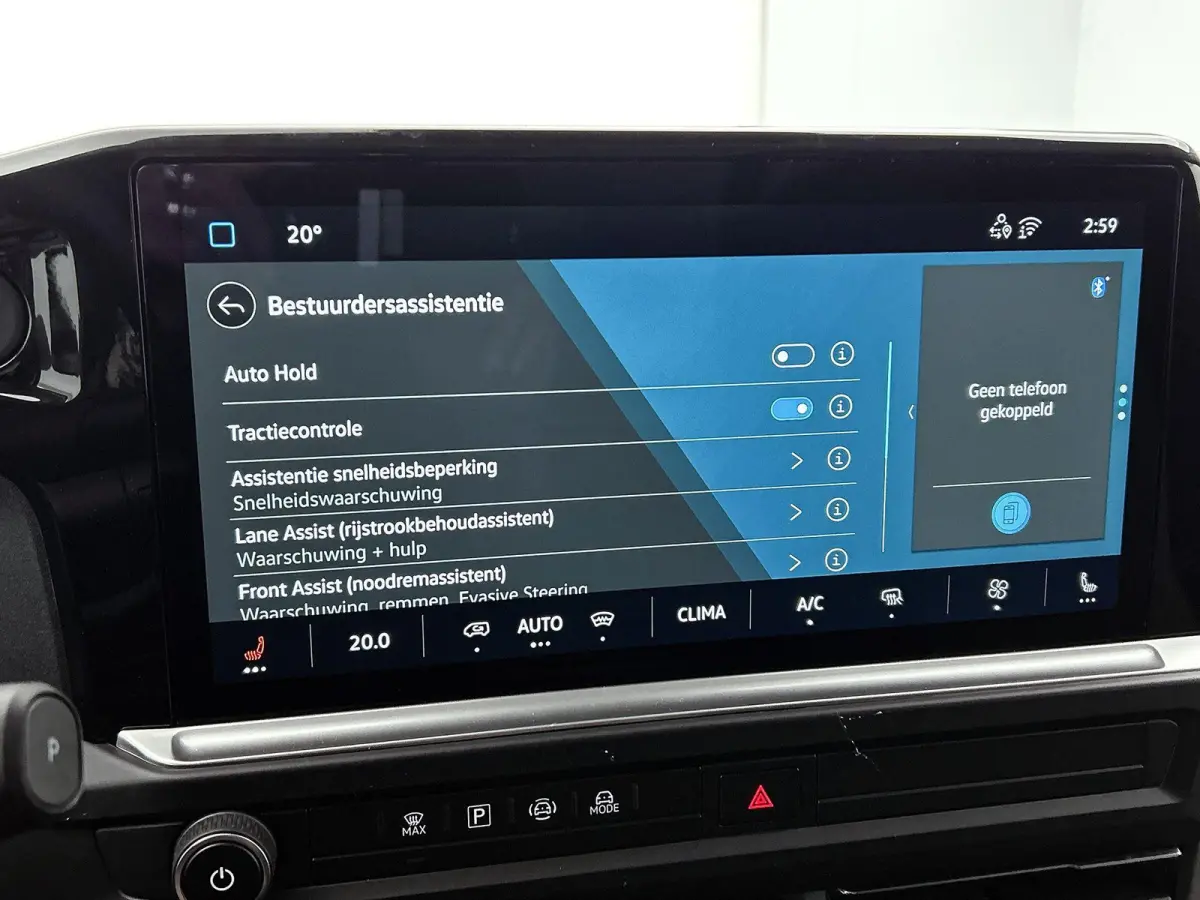 L2H1 Life 64 kWh 136PK | Automaat | Achteruitrijcamera | Parkeernsensoren Voor + Achter | Cruise Control | Lane Assist | Multifunctioneel Stuurwiel | Airco | Apple/Android Carplay | Stoelver