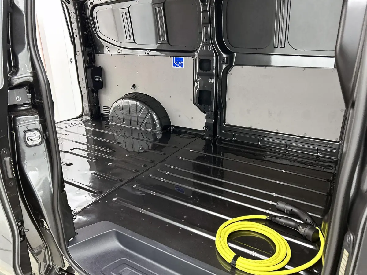 L2H1 Life 64 kWh 136PK | Automaat | Achteruitrijcamera | Parkeernsensoren Voor + Achter | Cruise Control | Lane Assist | Multifunctioneel Stuurwiel | Airco | Apple/Android Carplay | Stoelver