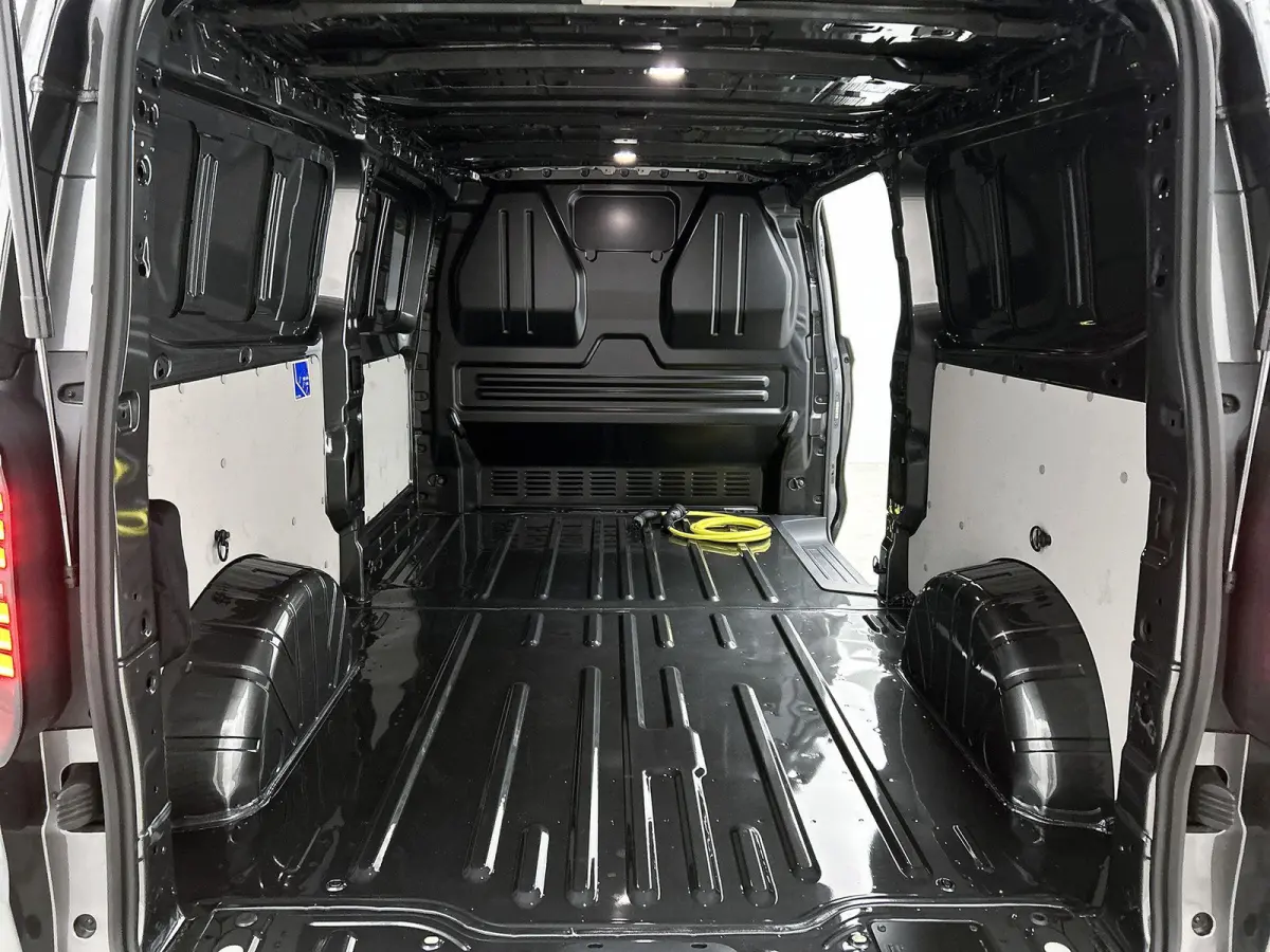 L2H1 Life 64 kWh 136PK | Automaat | Achteruitrijcamera | Parkeernsensoren Voor + Achter | Cruise Control | Lane Assist | Multifunctioneel Stuurwiel | Airco | Apple/Android Carplay | Stoelver