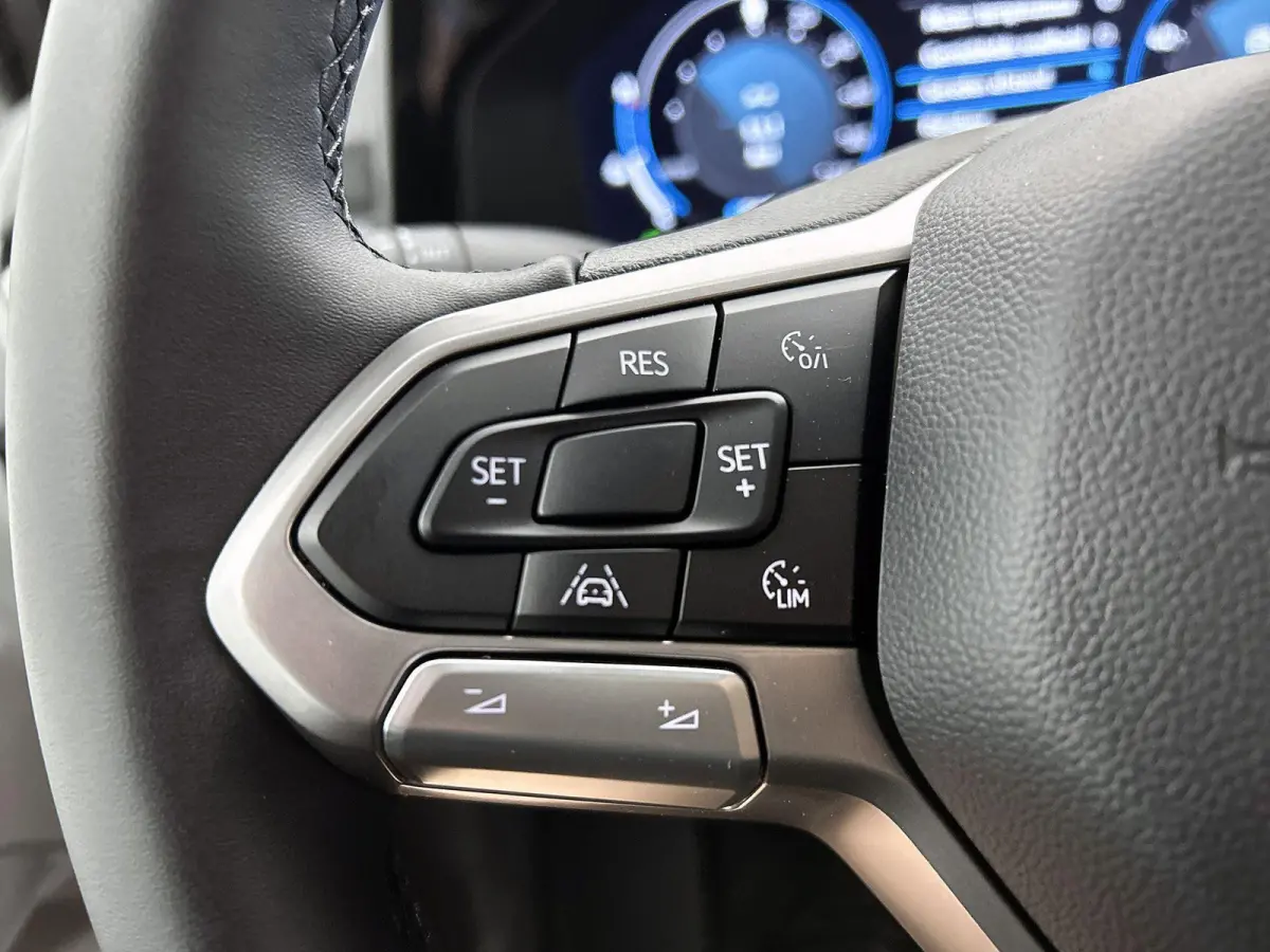 L2H1 Life 64 kWh 136PK | Automaat | Achteruitrijcamera | Parkeernsensoren Voor + Achter | Cruise Control | Lane Assist | Multifunctioneel Stuurwiel | Airco | Apple/Android Carplay | Stoelver