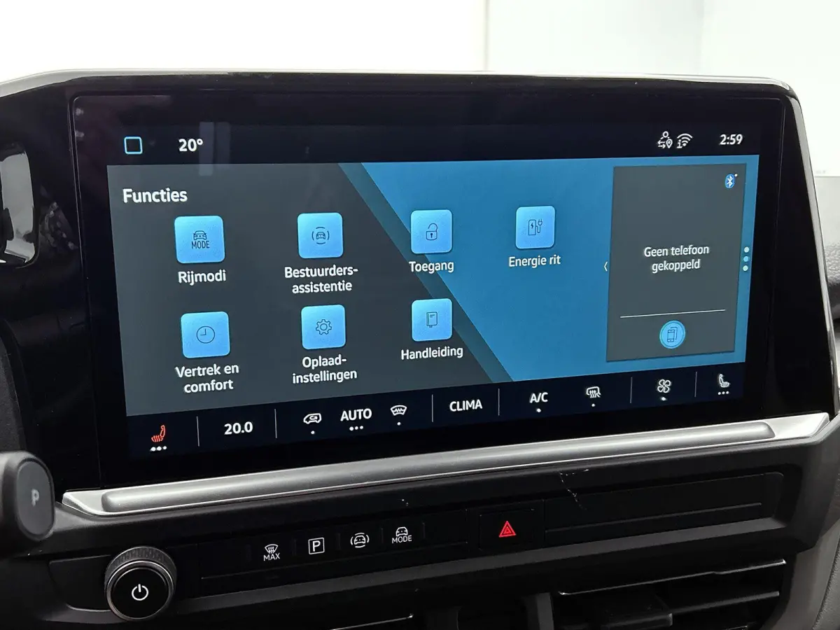 L2H1 Life 64 kWh 136PK | Automaat | Achteruitrijcamera | Parkeernsensoren Voor + Achter | Cruise Control | Lane Assist | Multifunctioneel Stuurwiel | Airco | Apple/Android Carplay | Stoelver