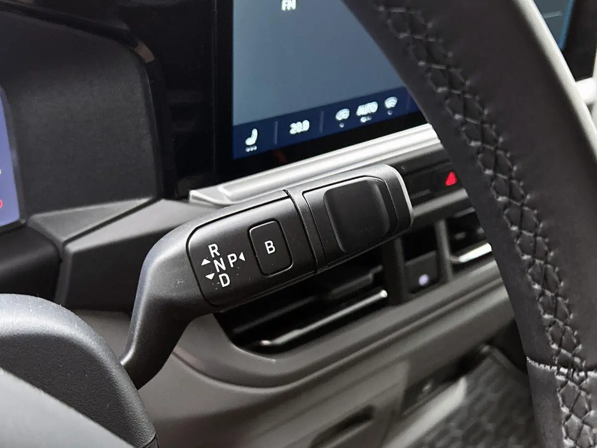 L2H1 Life 64 kWh 136PK | Automaat | Achteruitrijcamera | Parkeernsensoren Voor + Achter | Cruise Control | Lane Assist | Multifunctioneel Stuurwiel | Airco | Apple/Android Carplay | Stoelver