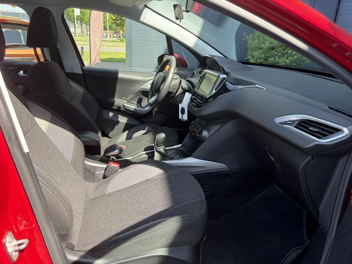 1.2 PureTech Active 110pk,Dealer Onderhouden,Navi,Carplay,Airco,Cruise,Pdc,N.A.P,Apk tot 05-2027