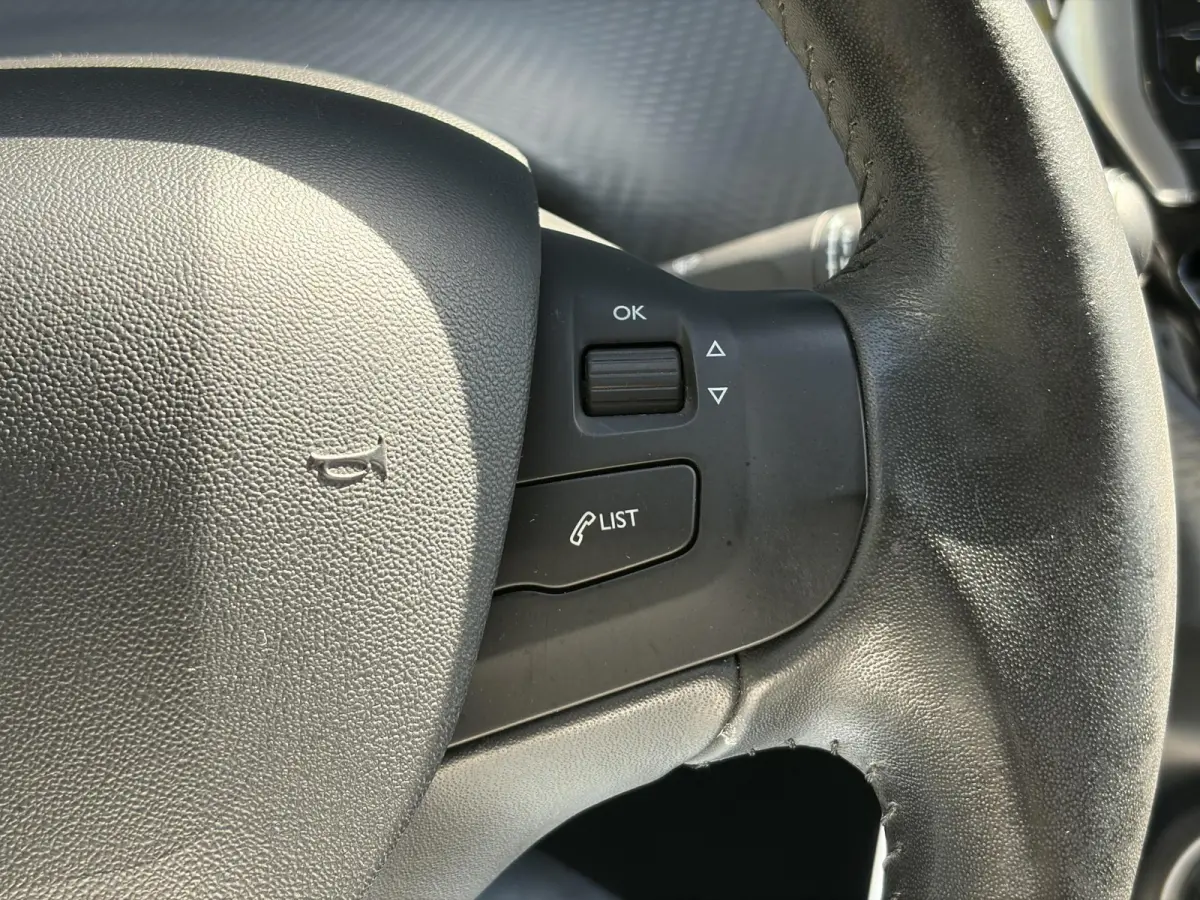1.2 PureTech Active 110pk,Dealer Onderhouden,Navi,Carplay,Airco,Cruise,Pdc,N.A.P,Apk tot 05-2027