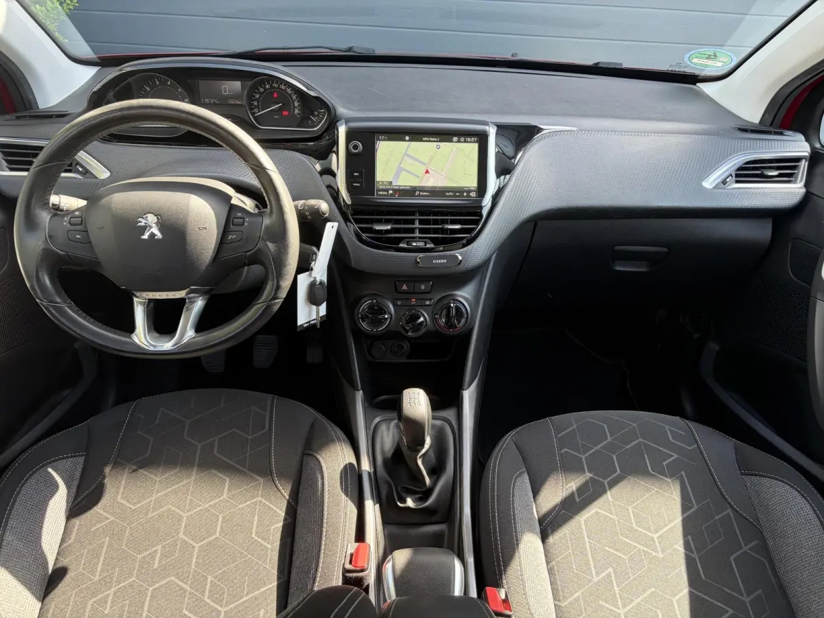 1.2 PureTech Active 110pk,Dealer Onderhouden,Navi,Carplay,Airco,Cruise,Pdc,N.A.P,Apk tot 05-2027