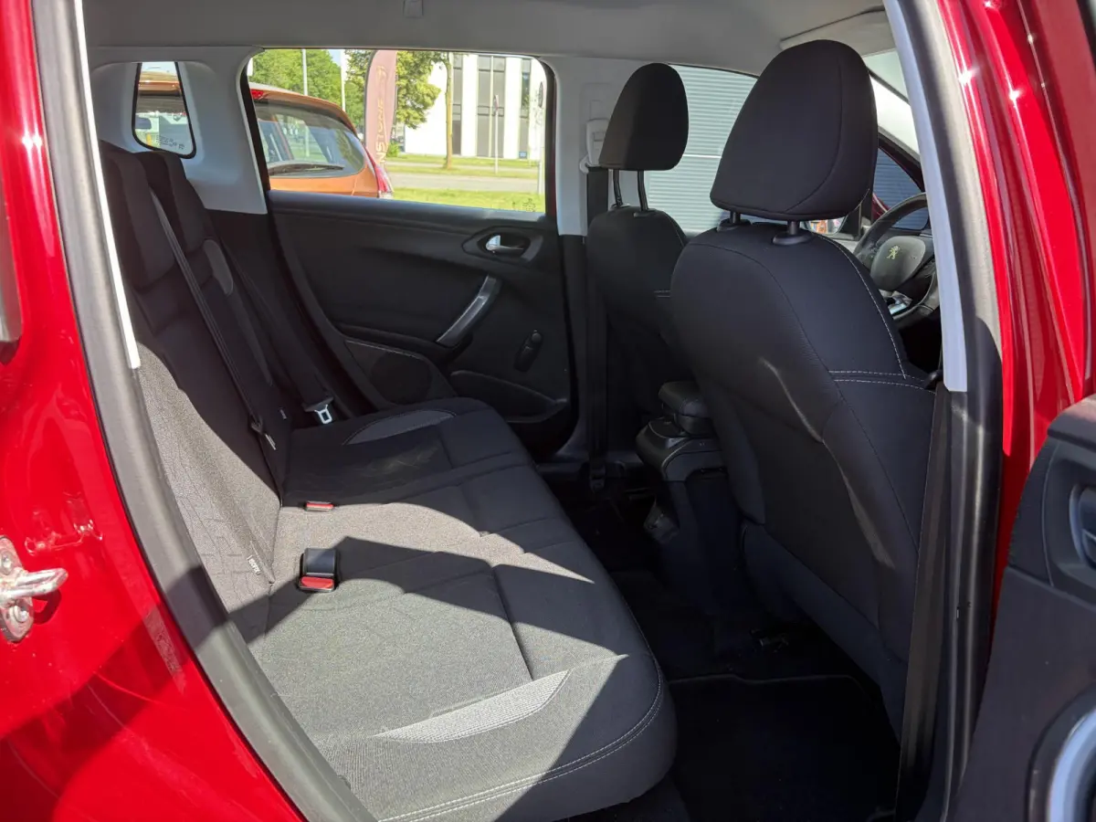 1.2 PureTech Active 110pk,Dealer Onderhouden,Navi,Carplay,Airco,Cruise,Pdc,N.A.P,Apk tot 05-2027