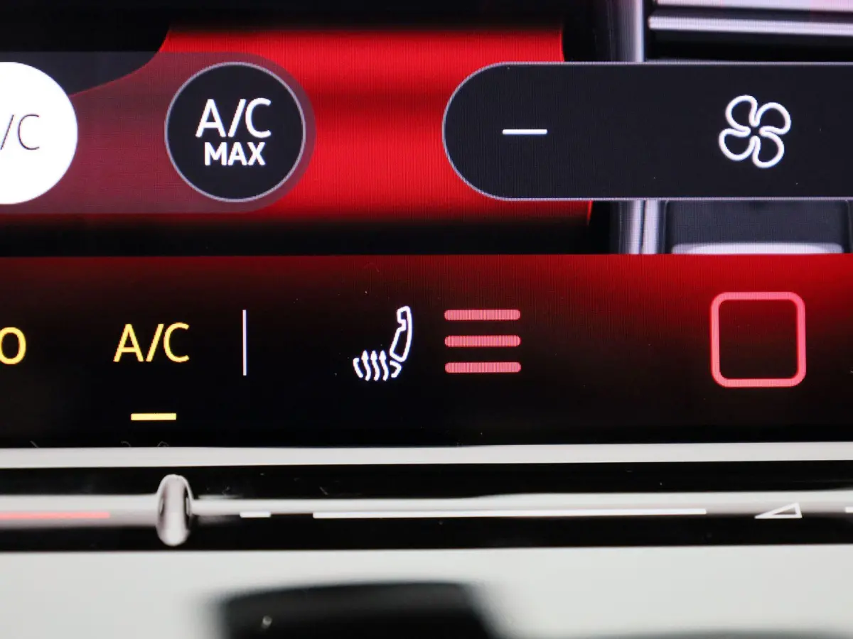 1.5 eTSI Life Edition 130PK | Automaat | Trekhaak | Stoelverwarming | Elektrische achterklep | Navigatie | Stuurverwarming | Keyless Access | Apple Carplay | LED Koplampen | Camera | Ruiten 