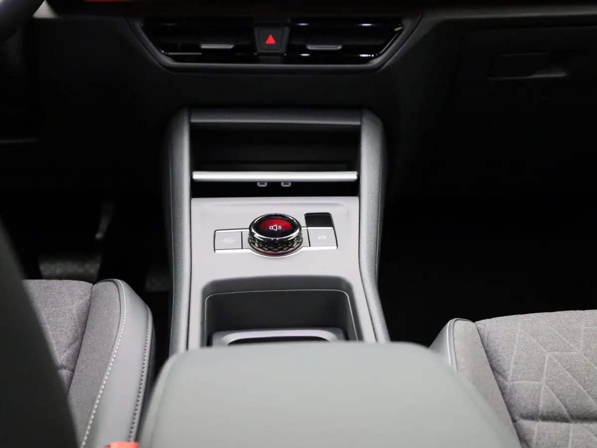 1.5 eTSI Life Edition 130PK | Automaat | Trekhaak | Stoelverwarming | Elektrische achterklep | Navigatie | Stuurverwarming | Keyless Access | Apple Carplay | LED Koplampen | Camera | Ruiten 