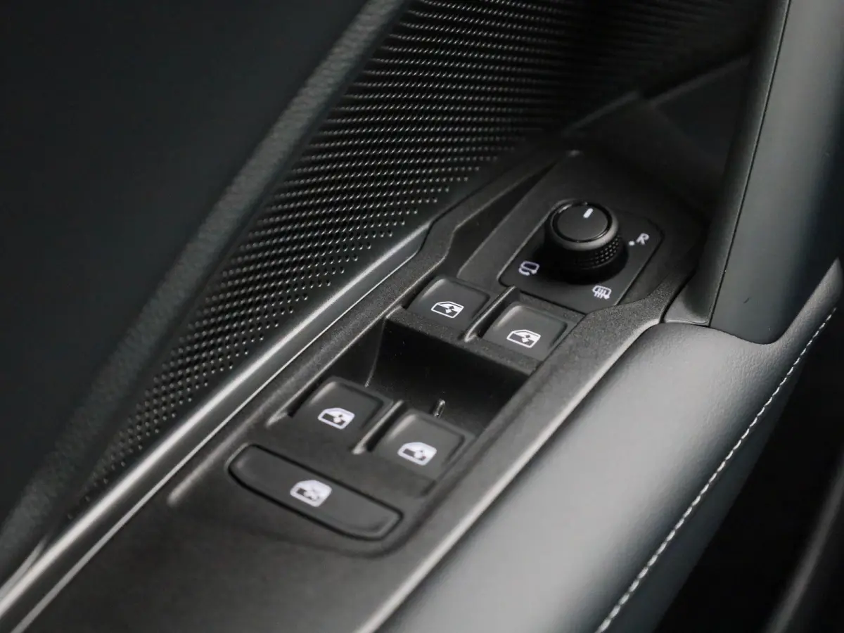 1.5 eTSI Life Edition 130PK | Automaat | Trekhaak | Stoelverwarming | Elektrische achterklep | Navigatie | Stuurverwarming | Keyless Access | Apple Carplay | LED Koplampen | Camera | Ruiten 