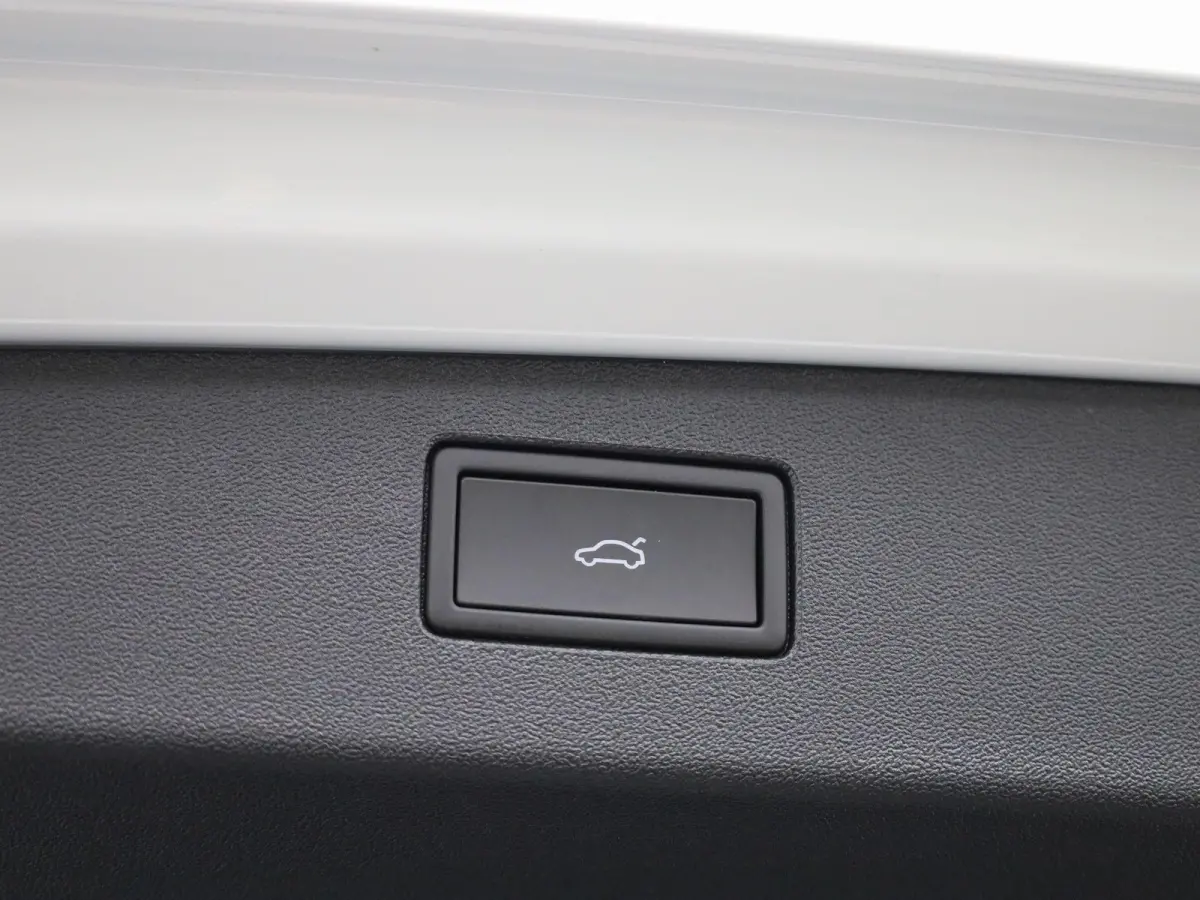 1.5 eTSI Life Edition 130PK | Automaat | Trekhaak | Stoelverwarming | Elektrische achterklep | Navigatie | Stuurverwarming | Keyless Access | Apple Carplay | LED Koplampen | Camera | Ruiten 