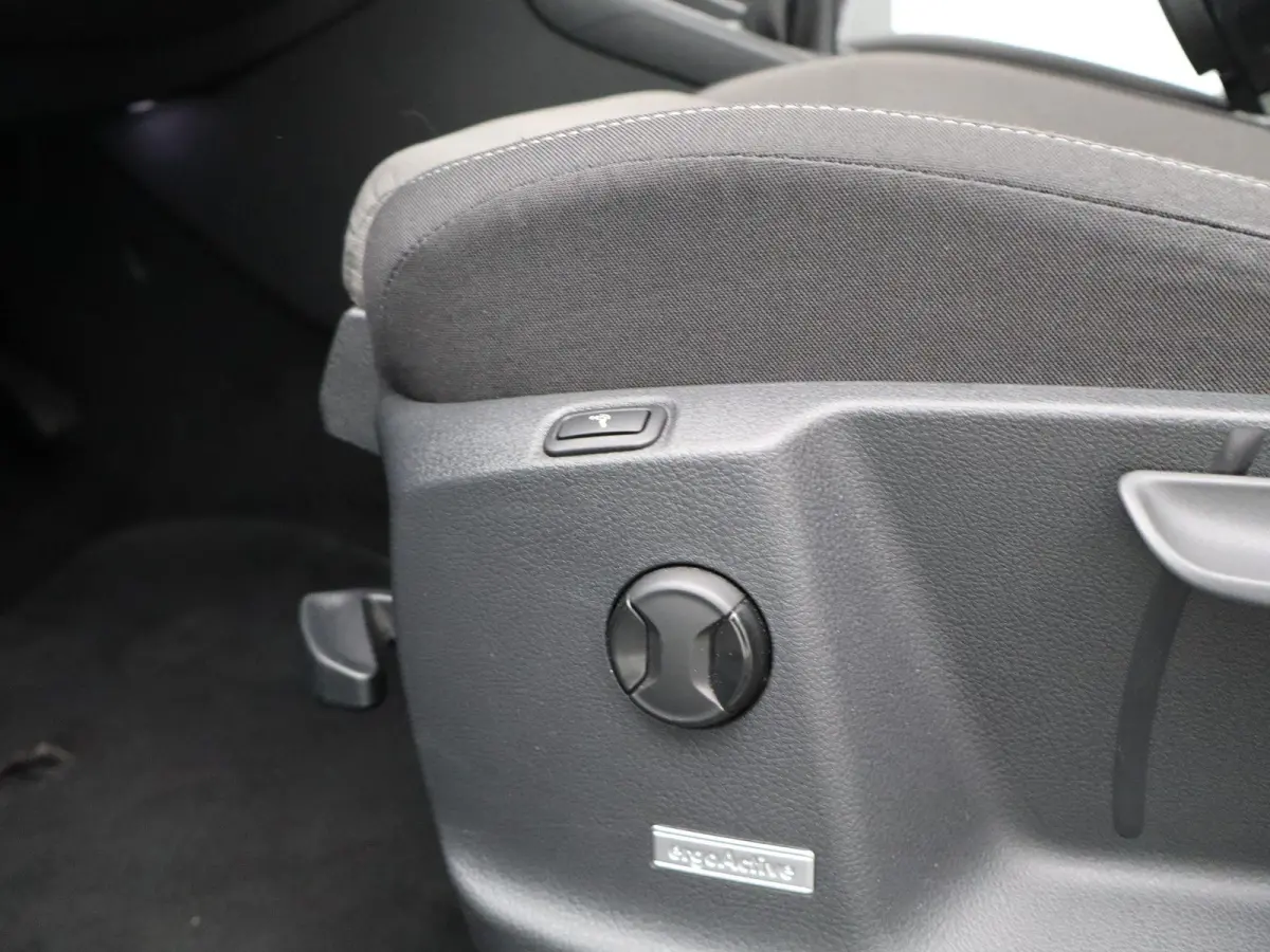 1.0 TSI Highline Edition | Navigatie | Stoelverwarming | Climate Control | Lichtmetalen Velgen |