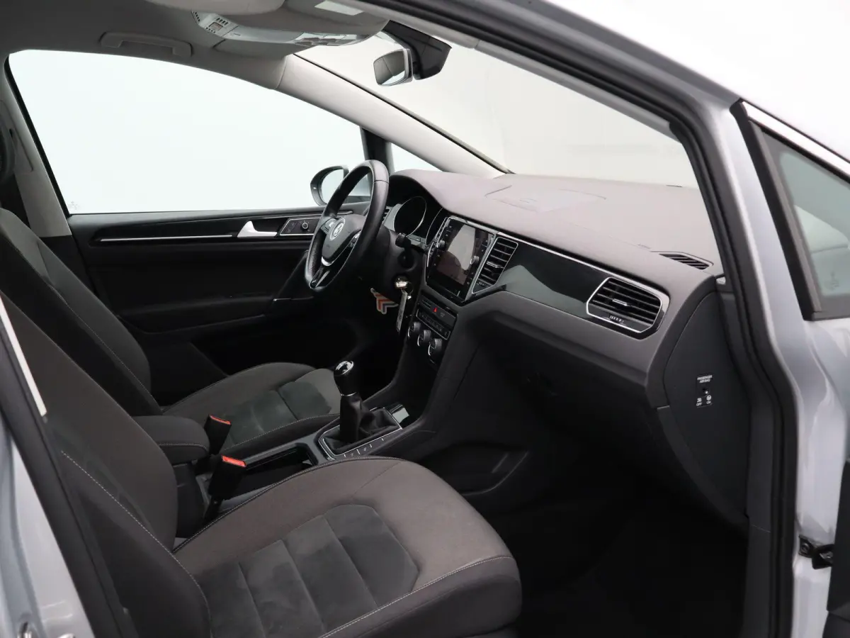 1.0 TSI Highline Edition | Navigatie | Stoelverwarming | Climate Control | Lichtmetalen Velgen |