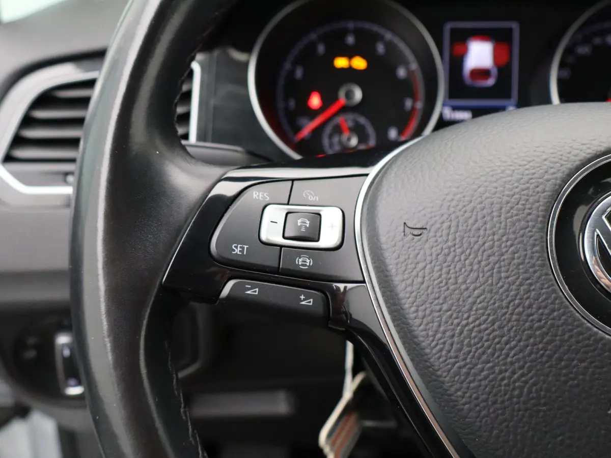1.0 TSI Highline Edition | Navigatie | Stoelverwarming | Climate Control | Lichtmetalen Velgen |