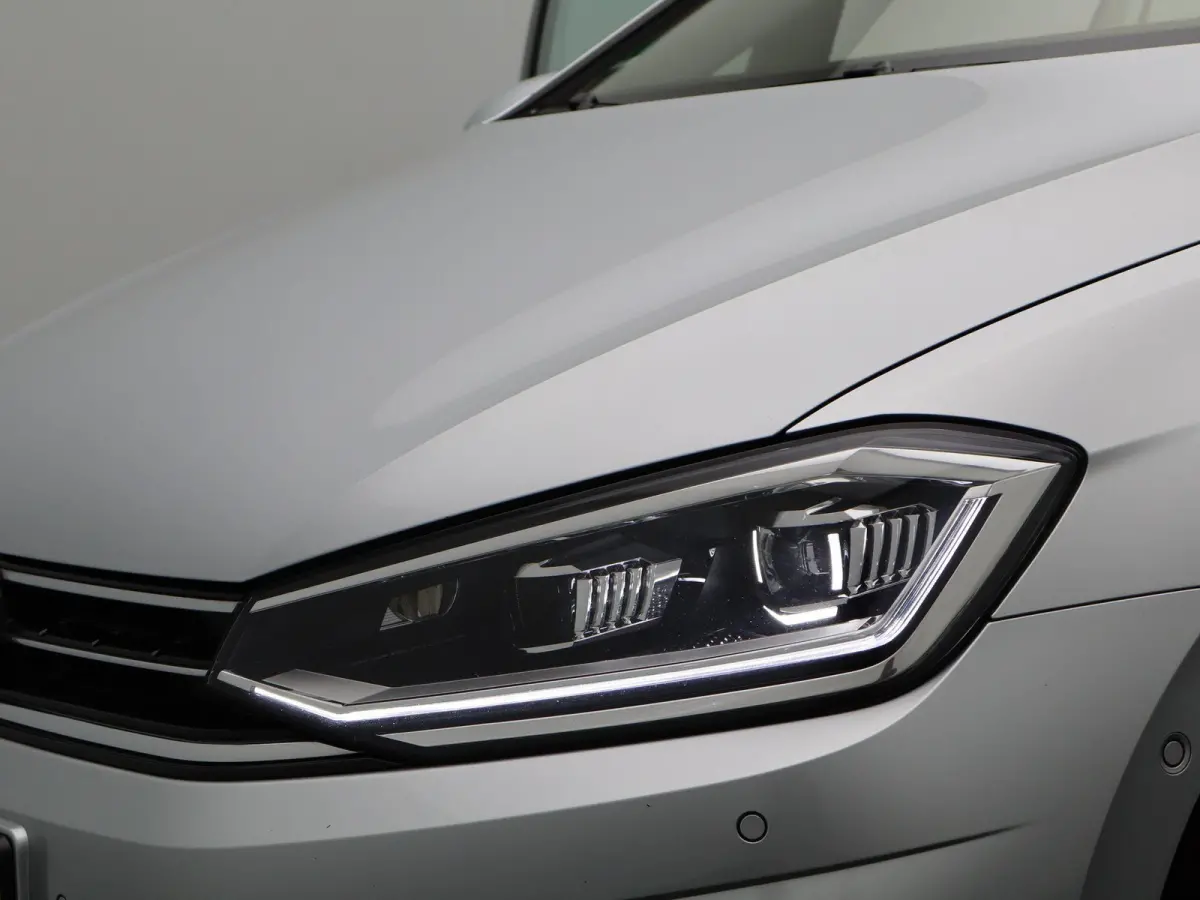 1.0 TSI Highline Edition | Navigatie | Stoelverwarming | Climate Control | Lichtmetalen Velgen |