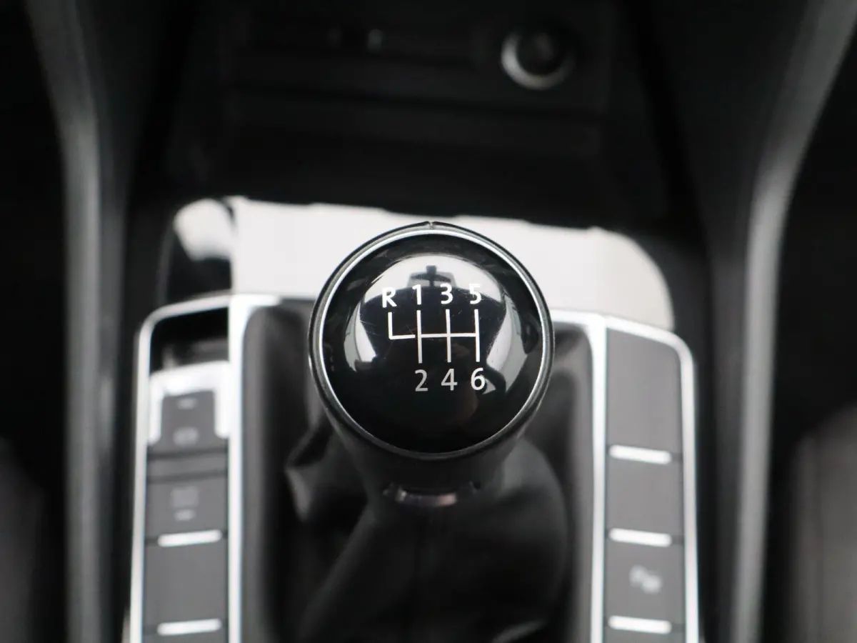 1.0 TSI Highline Edition | Navigatie | Stoelverwarming | Climate Control | Lichtmetalen Velgen |
