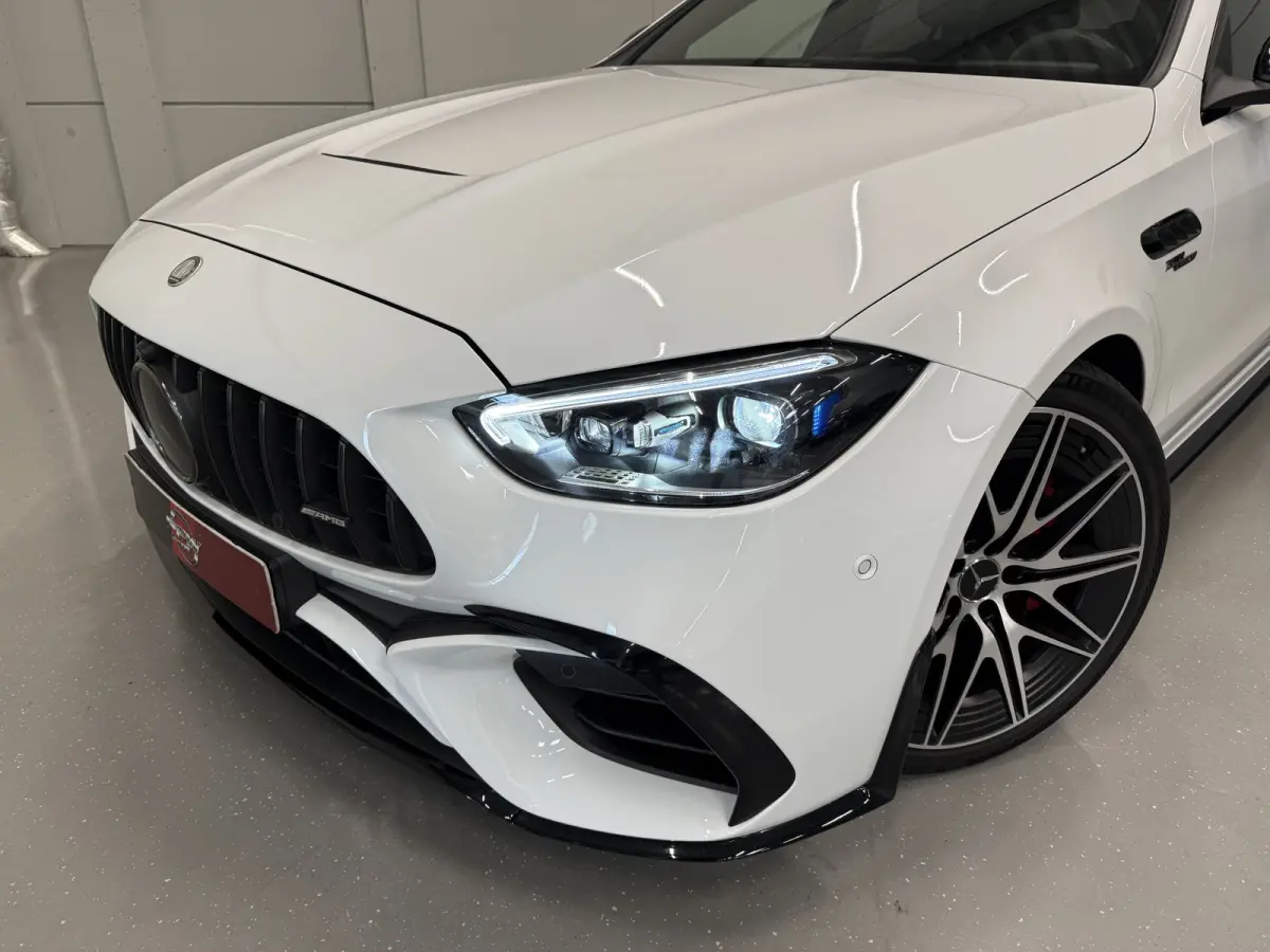 AMG 63 S E Performance PANO/TREKHAAK/BURMESTER/ACHTERAS-BESTURING/VENTILATIE+MEMORY/360CAMERA/20"AMG/LASER/ACC/OPALITHWEISS METALLIC/AUTO VERKEERT IN ABSOLUTE NIEUWSTAAT/BTW-AUTO