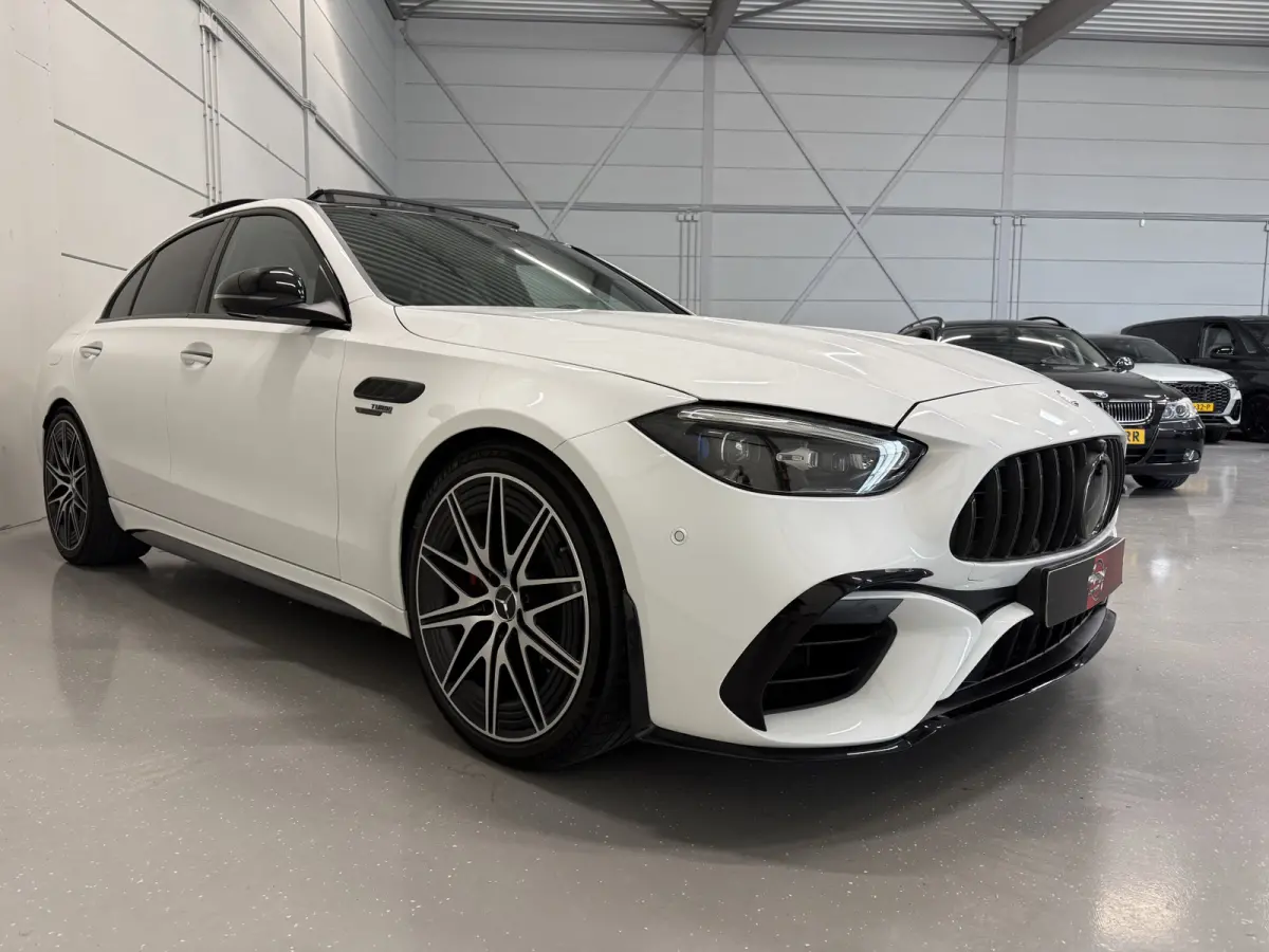 AMG 63 S E Performance PANO/TREKHAAK/BURMESTER/ACHTERAS-BESTURING/VENTILATIE+MEMORY/360CAMERA/20"AMG/LASER/ACC/OPALITHWEISS METALLIC/AUTO VERKEERT IN ABSOLUTE NIEUWSTAAT/BTW-AUTO