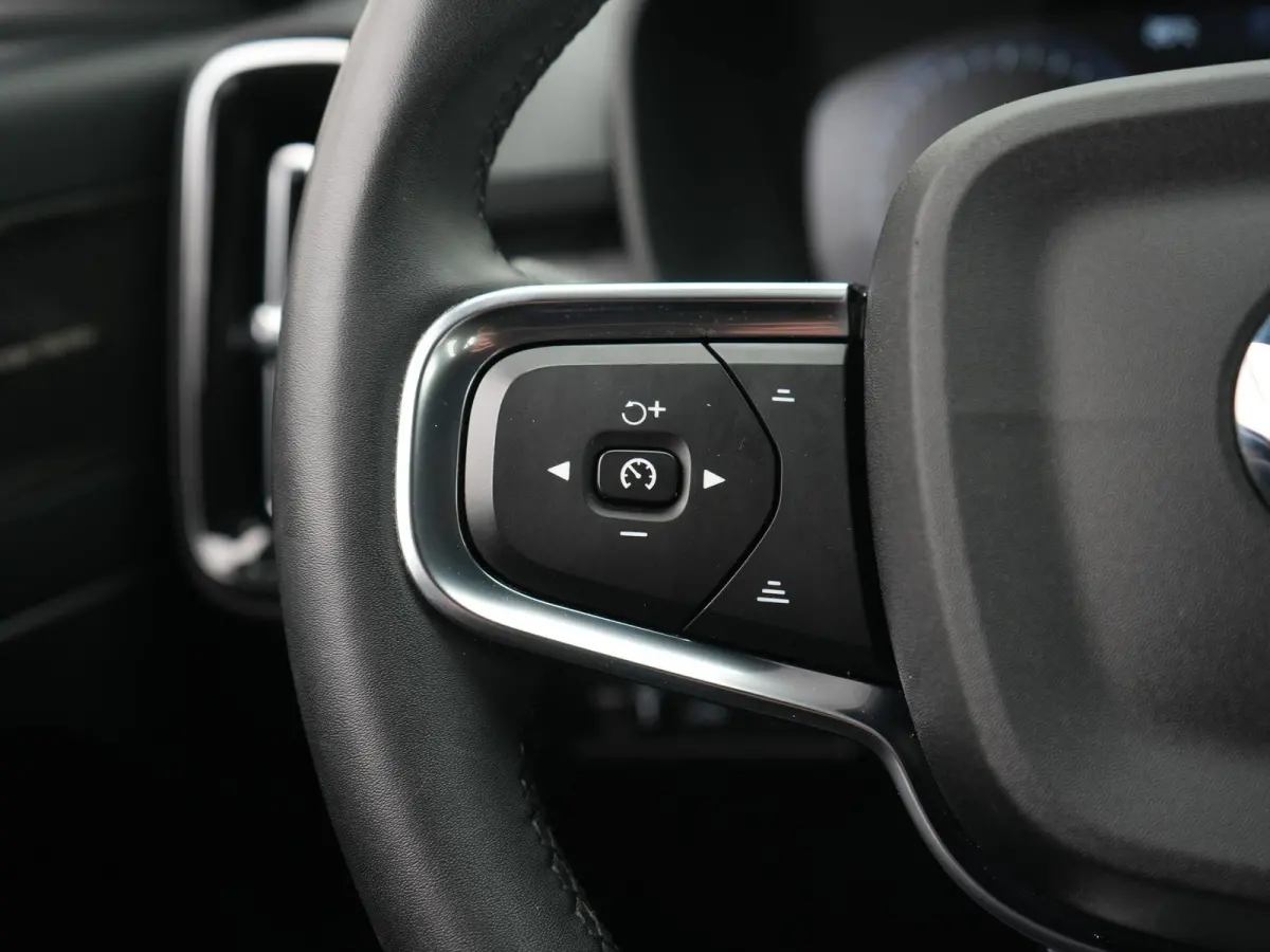 1.5 T5 plus Bright AUTOMAAT | HARMAN KARDON | CAMERA | CRUISE | CLIMA | STOEL & STUURVERWARMING | DAB | NAVIGATIE | APPLE CARPLAY | 12 MAANDEN BOVAG GARANTIE |