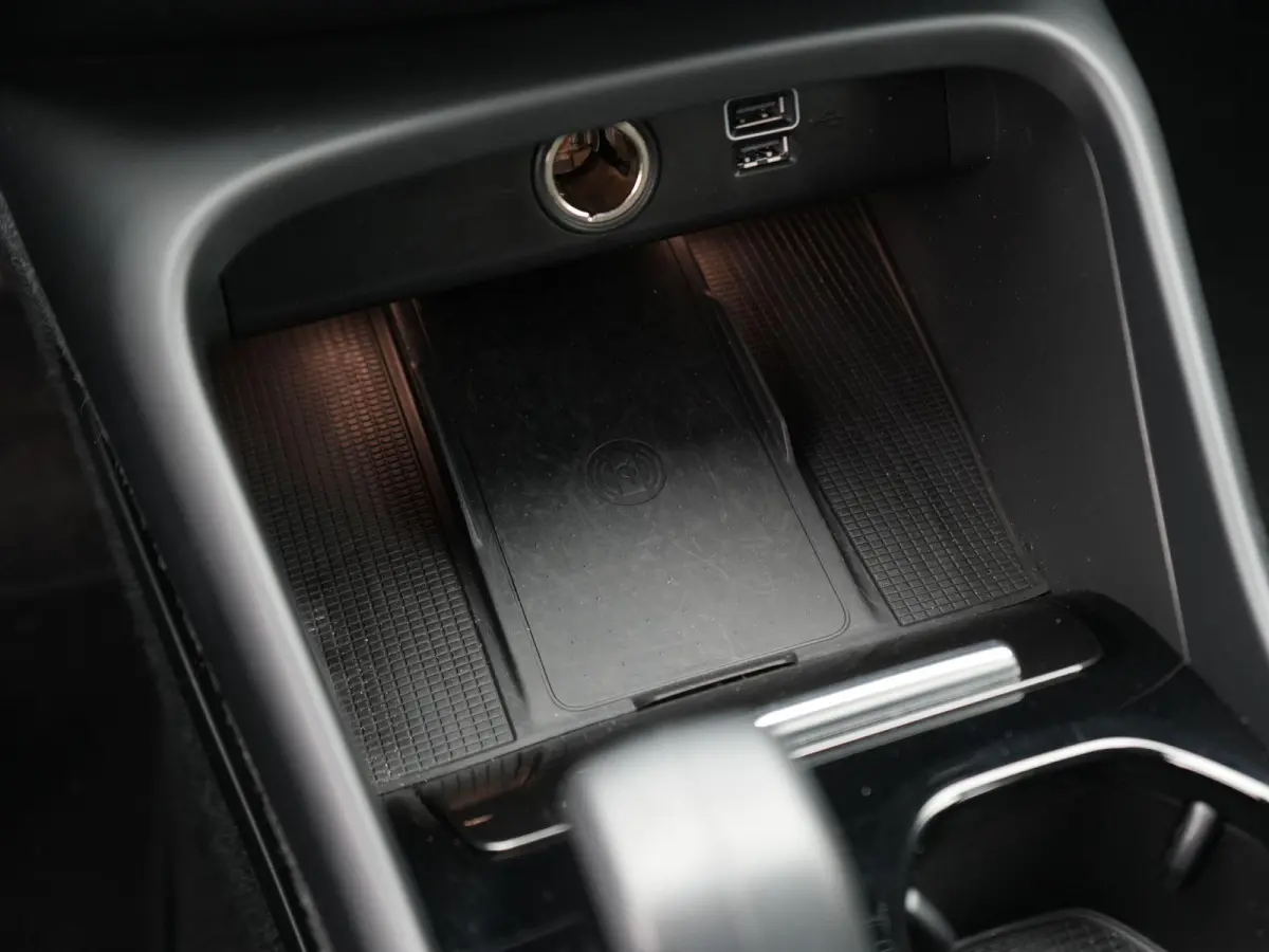 1.5 T5 plus Bright AUTOMAAT | HARMAN KARDON | CAMERA | CRUISE | CLIMA | STOEL & STUURVERWARMING | DAB | NAVIGATIE | APPLE CARPLAY | 12 MAANDEN BOVAG GARANTIE |