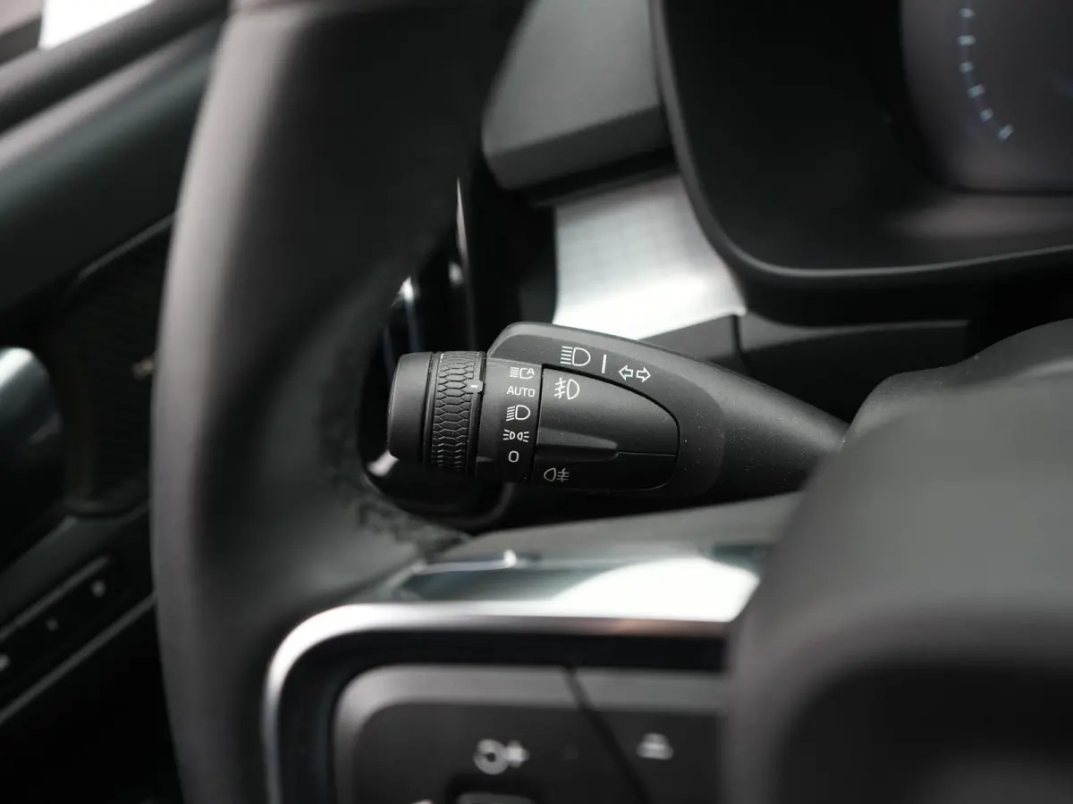 1.5 T5 plus Bright AUTOMAAT | HARMAN KARDON | CAMERA | CRUISE | CLIMA | STOEL & STUURVERWARMING | DAB | NAVIGATIE | APPLE CARPLAY | 12 MAANDEN BOVAG GARANTIE |