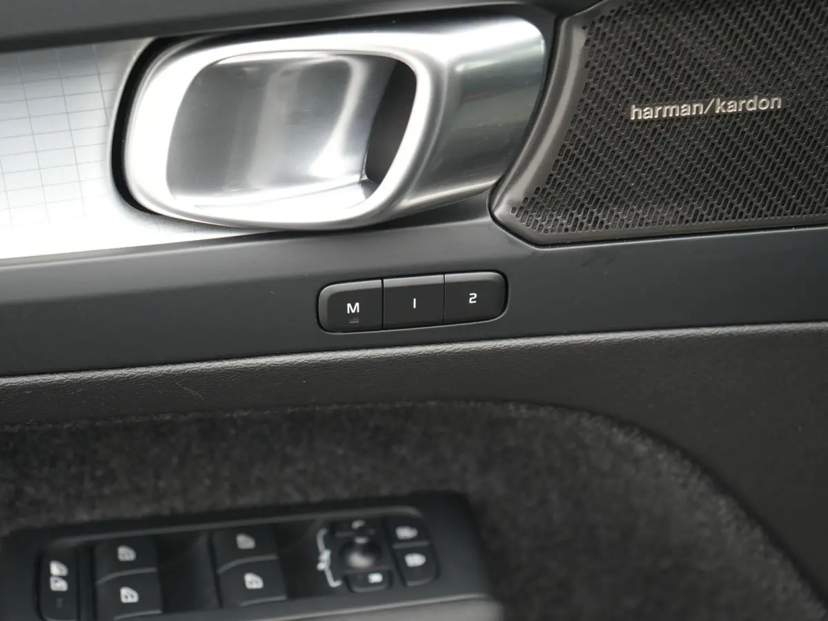 1.5 T5 plus Bright AUTOMAAT | HARMAN KARDON | CAMERA | CRUISE | CLIMA | STOEL & STUURVERWARMING | DAB | NAVIGATIE | APPLE CARPLAY | 12 MAANDEN BOVAG GARANTIE |