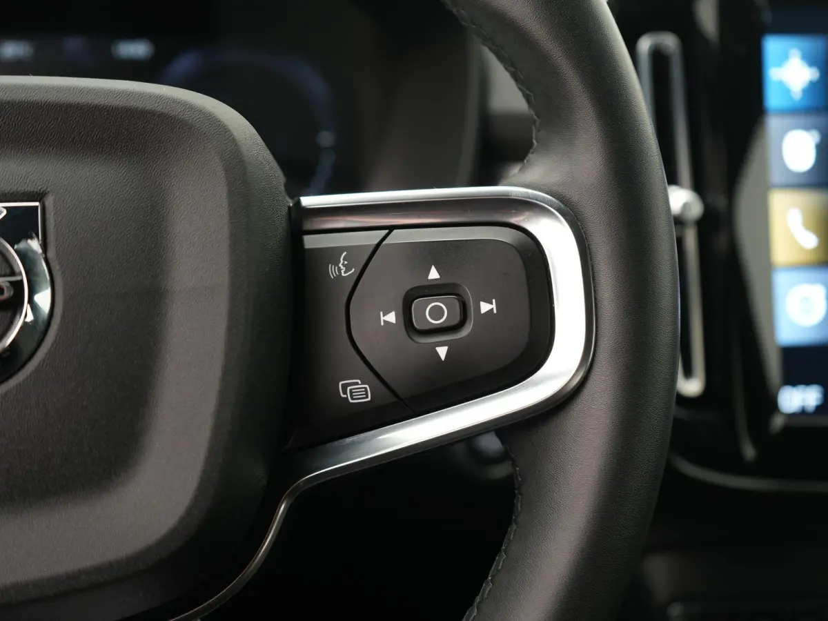 1.5 T5 plus Bright AUTOMAAT | HARMAN KARDON | CAMERA | CRUISE | CLIMA | STOEL & STUURVERWARMING | DAB | NAVIGATIE | APPLE CARPLAY | 12 MAANDEN BOVAG GARANTIE |