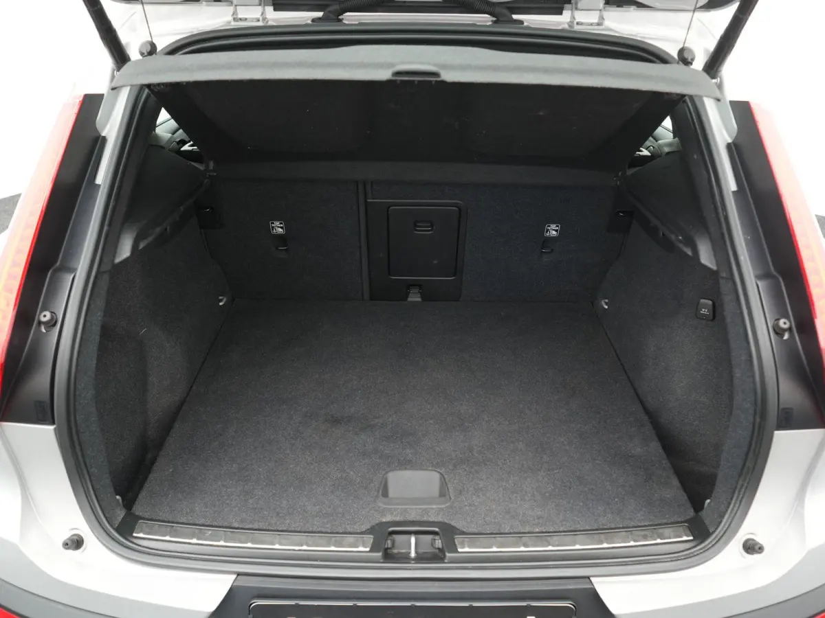 1.5 T5 plus Bright AUTOMAAT | HARMAN KARDON | CAMERA | CRUISE | CLIMA | STOEL & STUURVERWARMING | DAB | NAVIGATIE | APPLE CARPLAY | 12 MAANDEN BOVAG GARANTIE |
