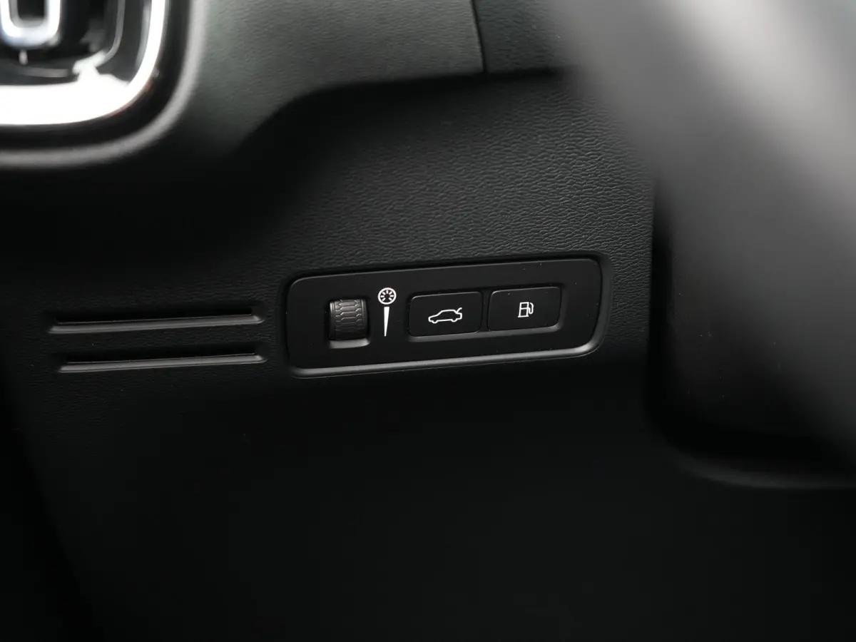 1.5 T5 plus Bright AUTOMAAT | HARMAN KARDON | CAMERA | CRUISE | CLIMA | STOEL & STUURVERWARMING | DAB | NAVIGATIE | APPLE CARPLAY | 12 MAANDEN BOVAG GARANTIE |