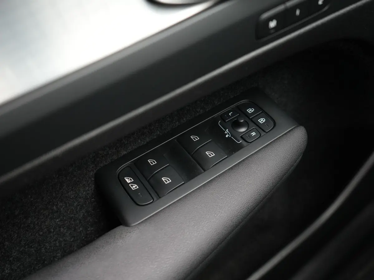 1.5 T5 plus Bright AUTOMAAT | HARMAN KARDON | CAMERA | CRUISE | CLIMA | STOEL & STUURVERWARMING | DAB | NAVIGATIE | APPLE CARPLAY | 12 MAANDEN BOVAG GARANTIE |