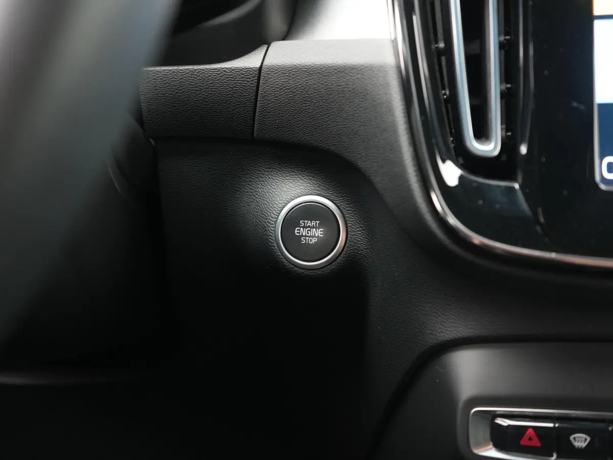 1.5 T5 plus Bright AUTOMAAT | HARMAN KARDON | CAMERA | CRUISE | CLIMA | STOEL & STUURVERWARMING | DAB | NAVIGATIE | APPLE CARPLAY | 12 MAANDEN BOVAG GARANTIE |