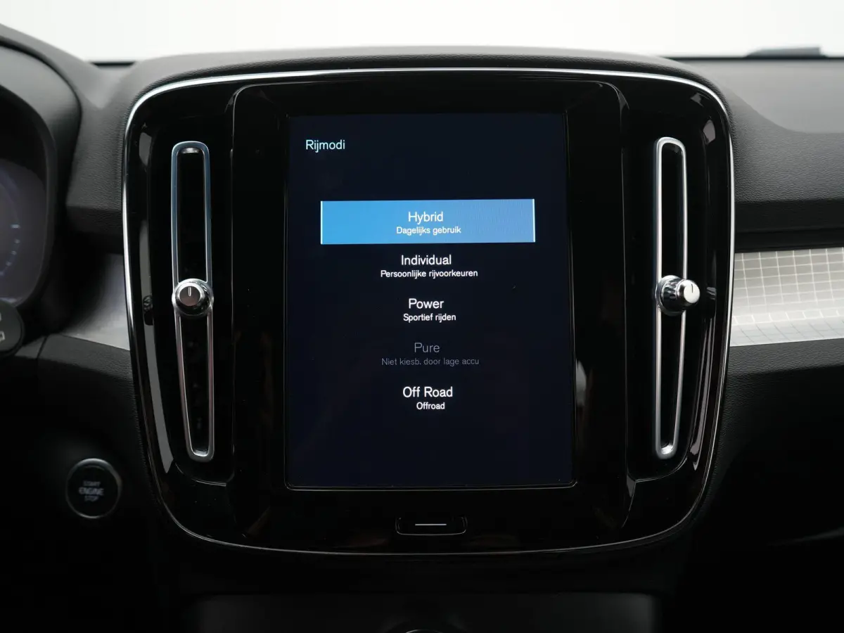1.5 T5 plus Bright AUTOMAAT | HARMAN KARDON | CAMERA | CRUISE | CLIMA | STOEL & STUURVERWARMING | DAB | NAVIGATIE | APPLE CARPLAY | 12 MAANDEN BOVAG GARANTIE |