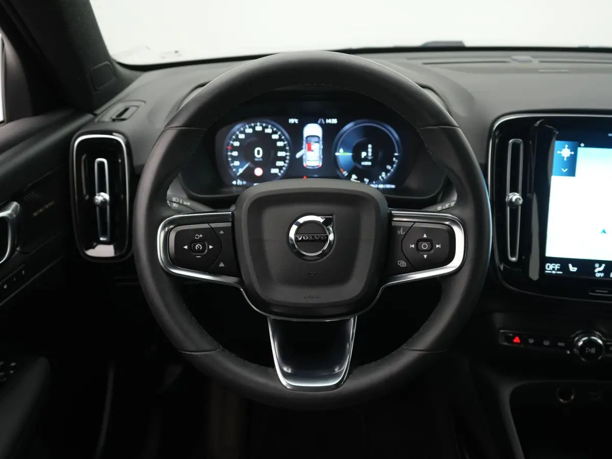 1.5 T5 plus Bright AUTOMAAT | HARMAN KARDON | CAMERA | CRUISE | CLIMA | STOEL & STUURVERWARMING | DAB | NAVIGATIE | APPLE CARPLAY | 12 MAANDEN BOVAG GARANTIE |