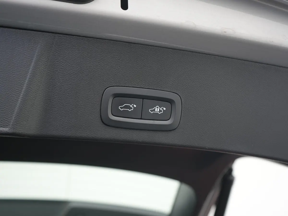1.5 T5 plus Bright AUTOMAAT | HARMAN KARDON | CAMERA | CRUISE | CLIMA | STOEL & STUURVERWARMING | DAB | NAVIGATIE | APPLE CARPLAY | 12 MAANDEN BOVAG GARANTIE |
