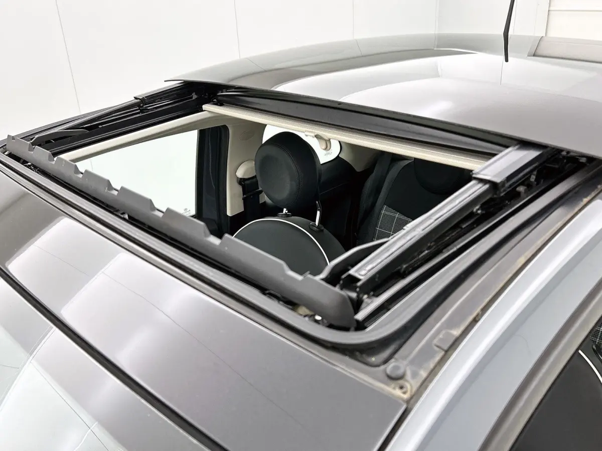1.2 Lounge | Airconditioning | Panoramadak | Bluetooth | Lichtmetalen Velgen |