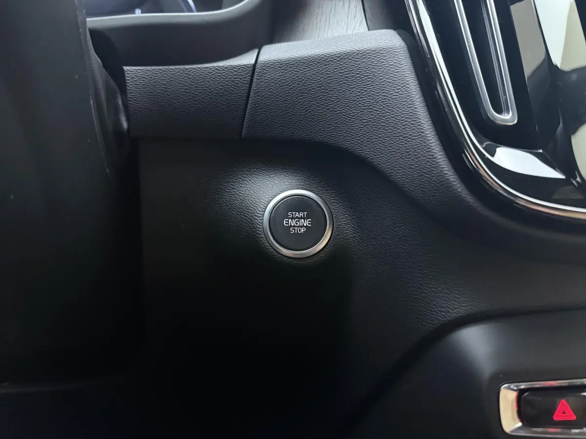 1.5 T4 Inscription | Apple Carplay / Android Auto | Climate Control | Lichtmetalen Velgen |