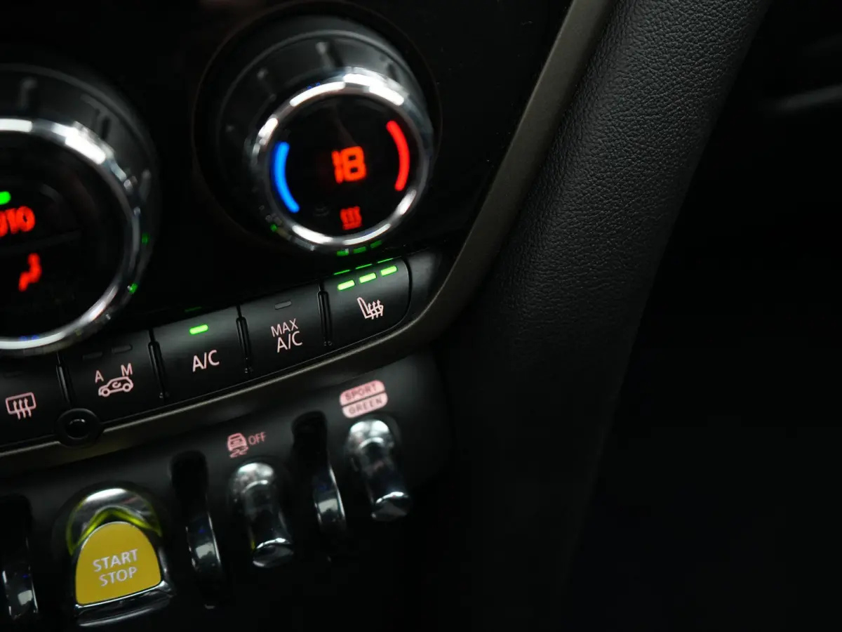 1.5 Cooper ALL4 Chili | PANORAMADAK | STOELVERWARMING | LEDER | NAVIGATIE | CAMERA