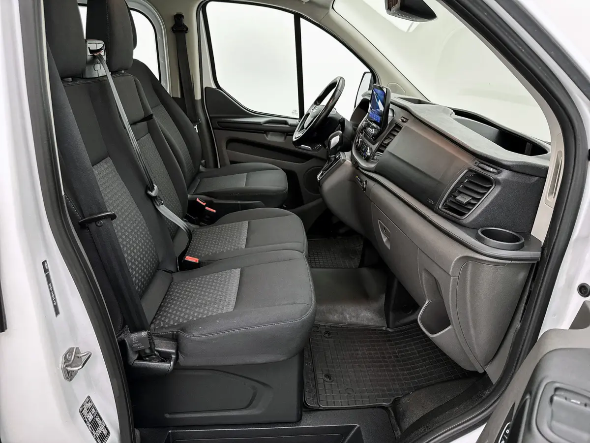 320 2.0 TDCI L2H1 Limited DC 130pk Automaat Navigatie Dubbele cabine Stoelverwarming Trekhaak Cruise control Airco Euro 6